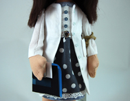 Кукла-врач со снимками